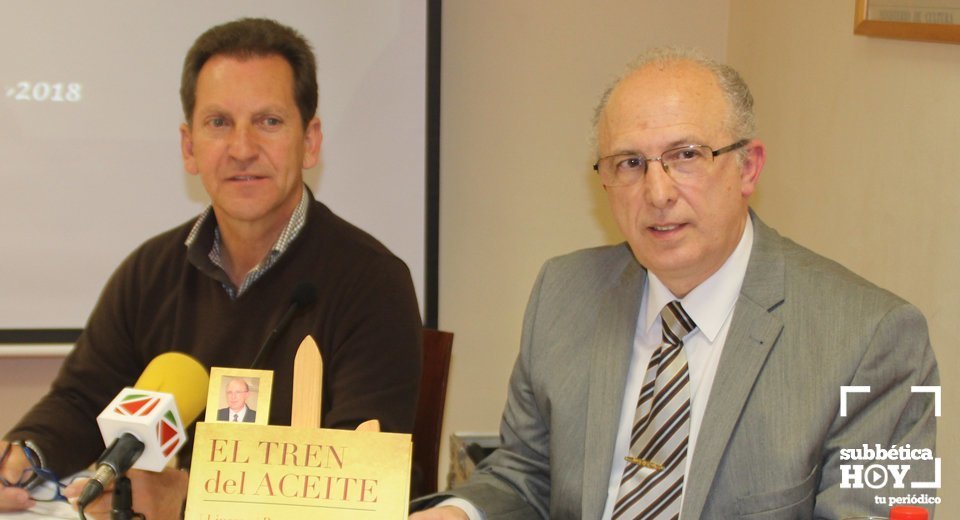 Manuel Rodríguez Arévalo y Francisco Casas en la presentación del libro El Tren Del Aceite