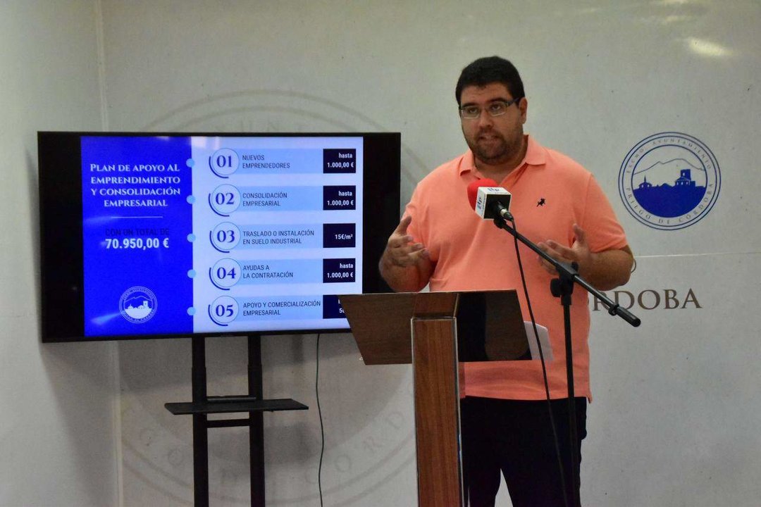 El concejal de Fomento Empresarial y Desarrollo Económico, José Guzmán, presenta las ayudas