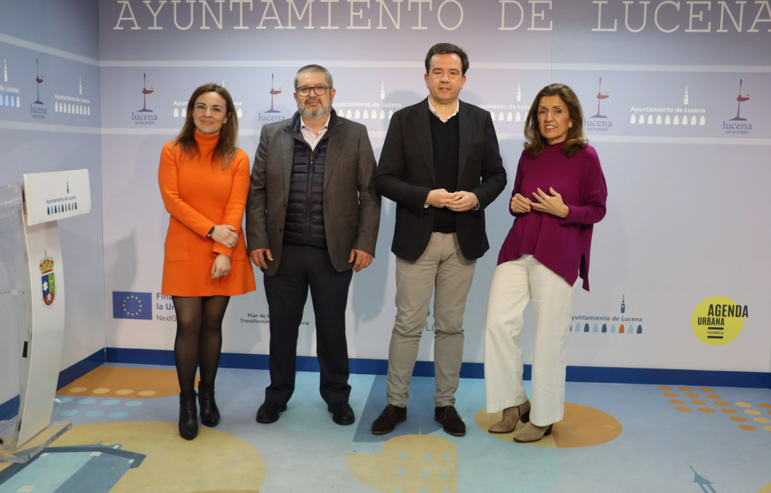María Jesús Botella junto al alcalde de Lucena, Aurelio Fernández, y el Gerente y la Directora Médica del Área Sanitaria Sur de Córdoba tras la rueda de prensa