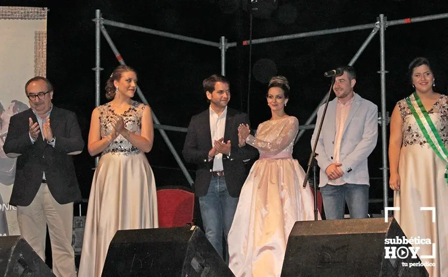Proclamación de la Reina y sus Damas de Honor