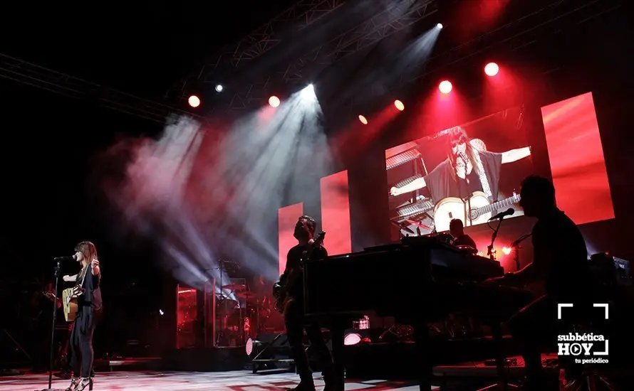 La Gira Munay de Vanesa Mart&iacute;n llena el Auditorio de Cabra (19)