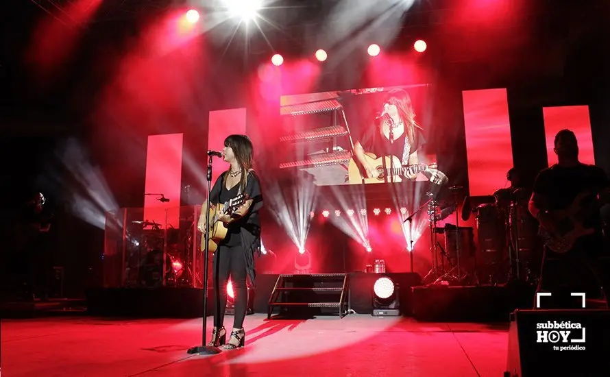 La Gira Munay de Vanesa Mart&iacute;n llena el Auditorio de Cabra (20)