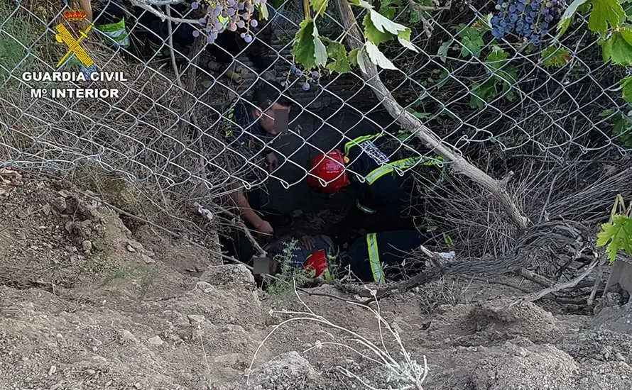 Rescate de una mujer en una acequia