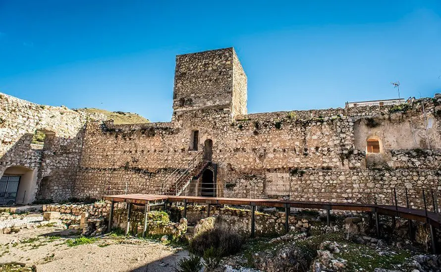 CASTILLO DE DOÑA MENCÍA