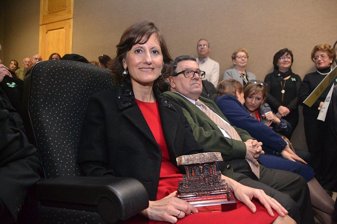 Pilar Llamas, con el Premio Villa de Rute a la Trayectoria Profesional, que recibió en 2019