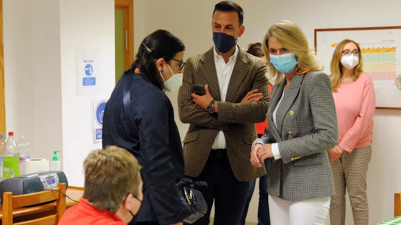 La gerente, Silvia Maraver, visita el espacio cedido por el Ayuntamiento en el Centro Municipal Integrado