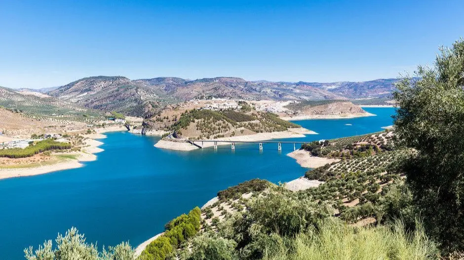 embalse pantano iznájar