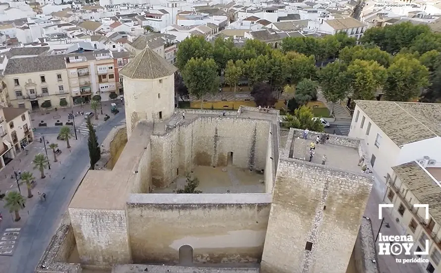 <p> vista aérea castillo </p>