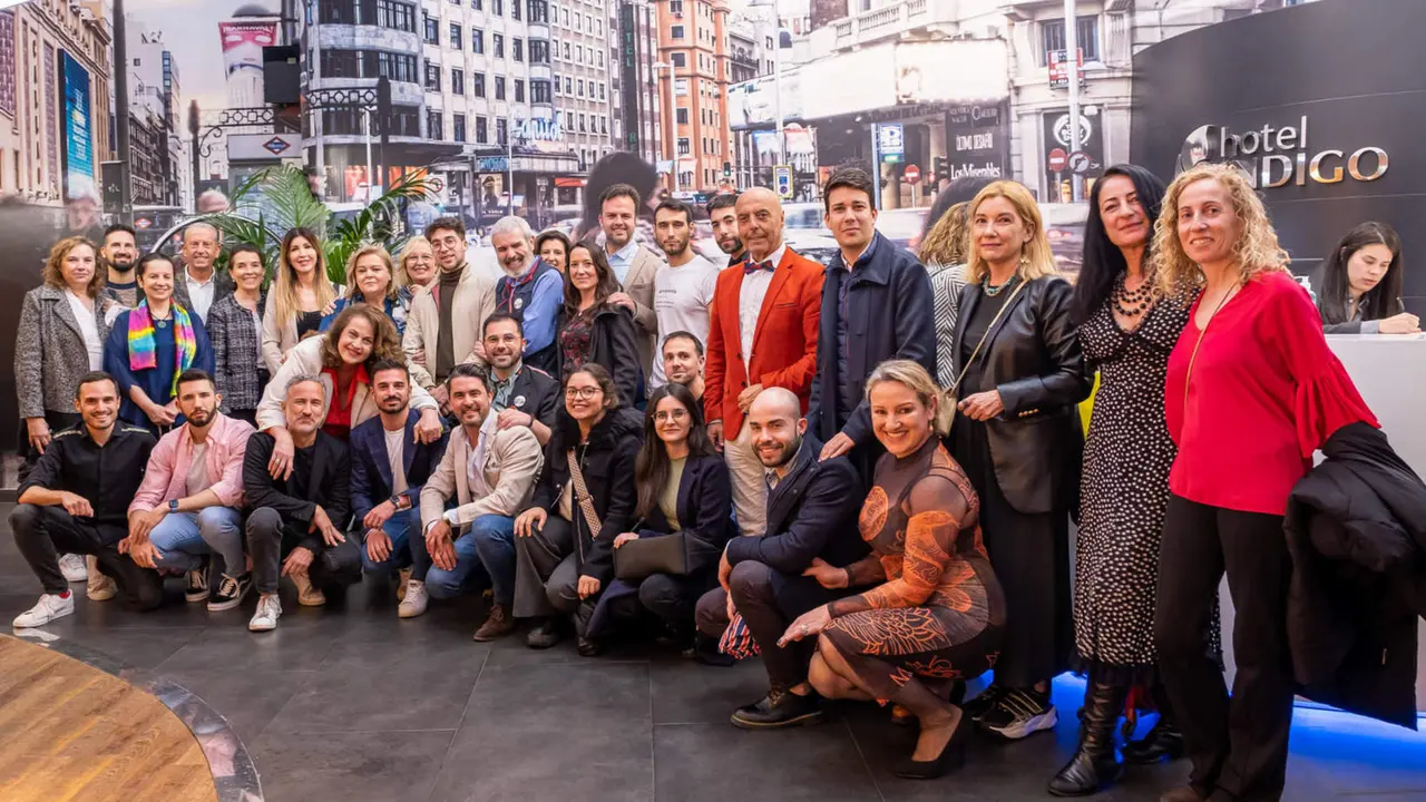 Asistentes a la presentación de Zuheroliva Orgullosa en Madrid