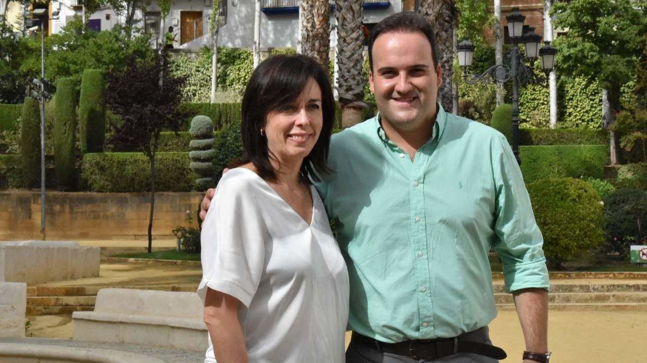 María Luisa Ceballos junto a Juan Ramón Valdivia