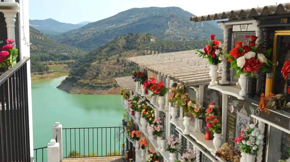 Cementerio de Nuestra Señora de la Piedad en Iznájar (Imagen: Revista Adiós Cultural)