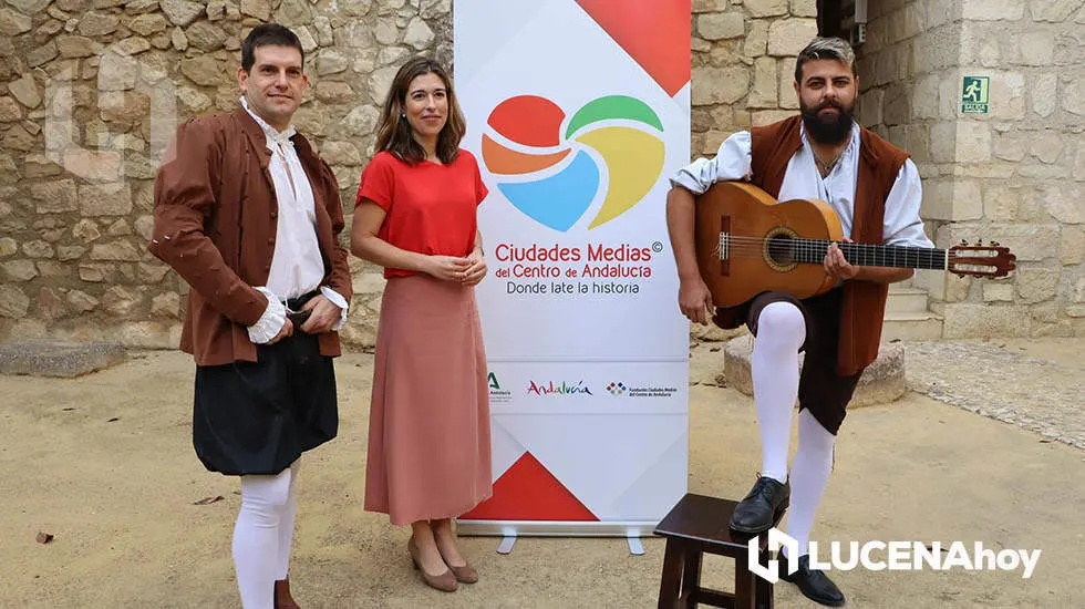 <p> Presentación de la obra teatral, esta mañana en el Patio de Armas del Castillo </p>