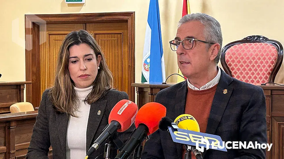  Juan Pérez y Teresa Alonso durante la rueda de prensa 