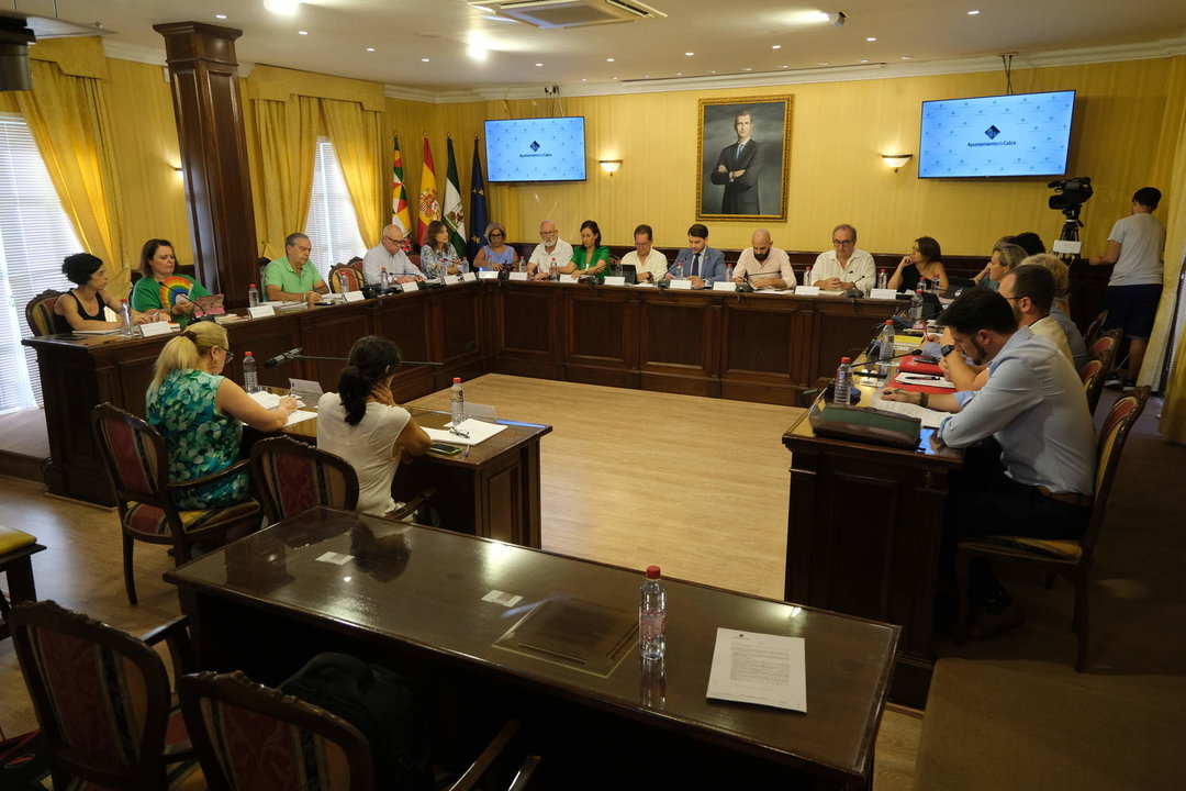 Pleno municipal del Ayuntamiento de Cabra
