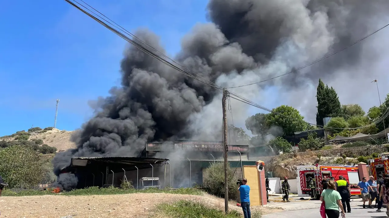 Incendio en una nave del barrio de Belén