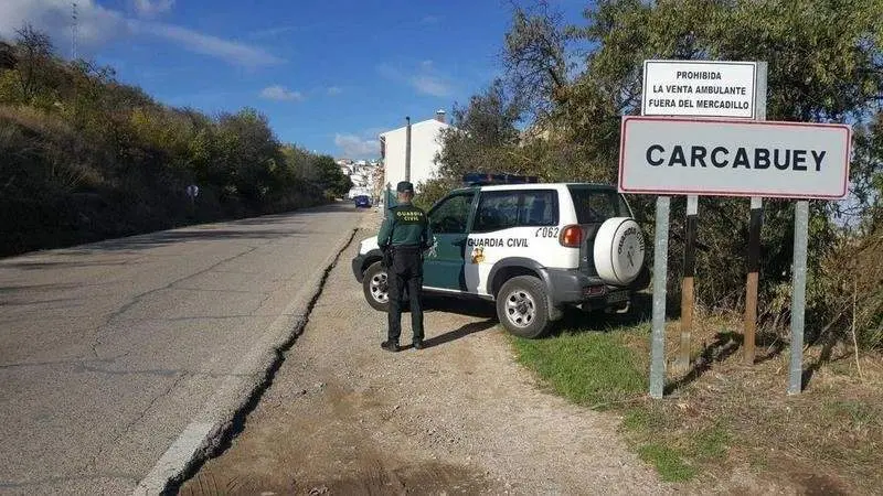 patrulla de la Guardia Civil en Carcabuey