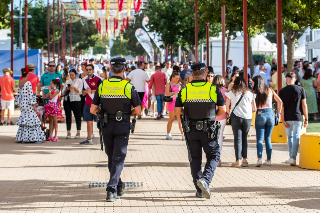 Dos agentes de la Policía Local en la pasada edición de la Feria del Valle
