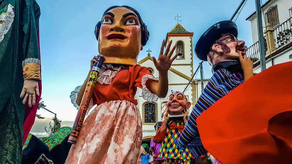 cabezudos fiestas patronales iznájar