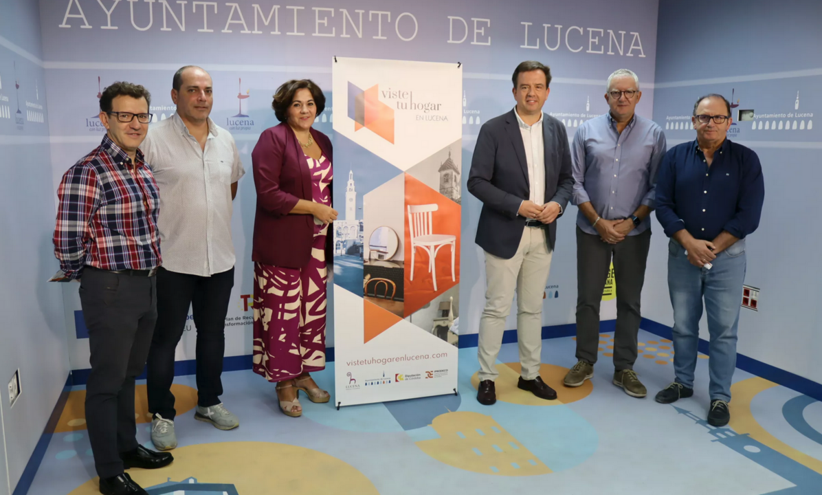 Autoridades y empresarios en la presentación de esta presencia agrupada en la feria 'Hábitat Valencia'