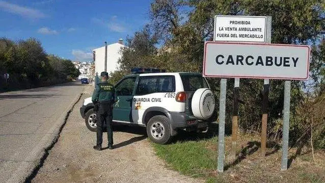 Patrulla de la Guardia Civil en Carcabuey