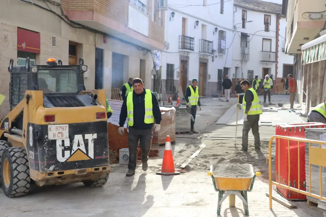 obras calle Cruz Encinas Reales