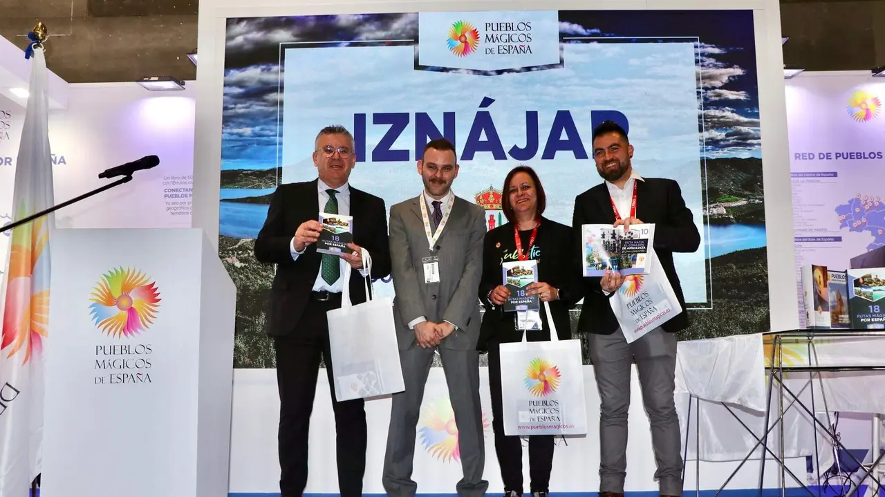 Izn&aacute;jar en el stand de Pueblos M&aacute;gicos de Espa&ntilde;a (Fitur)