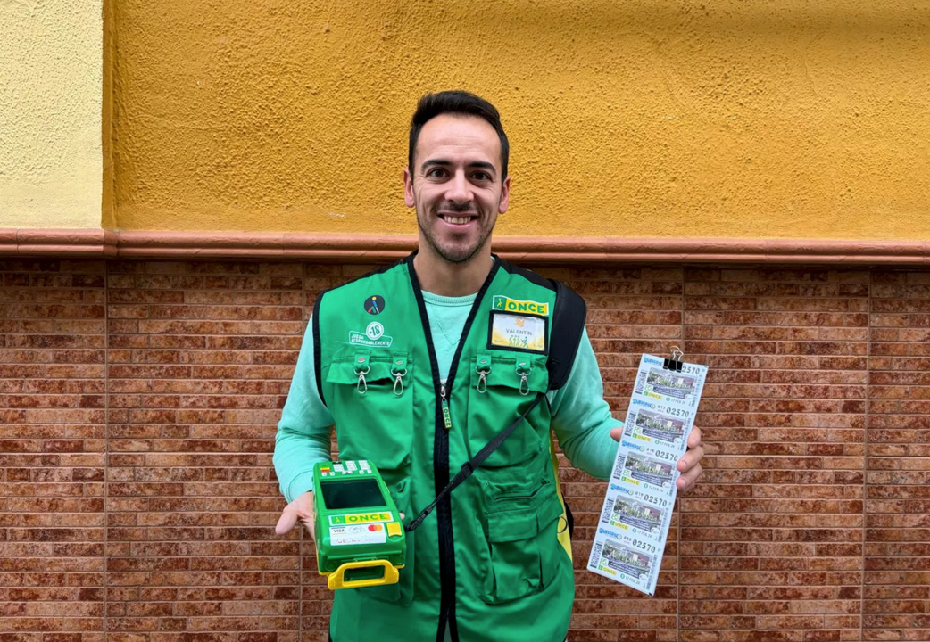 Valentín Ramírez, vendedor de la ONCE, validó el boleto premiado