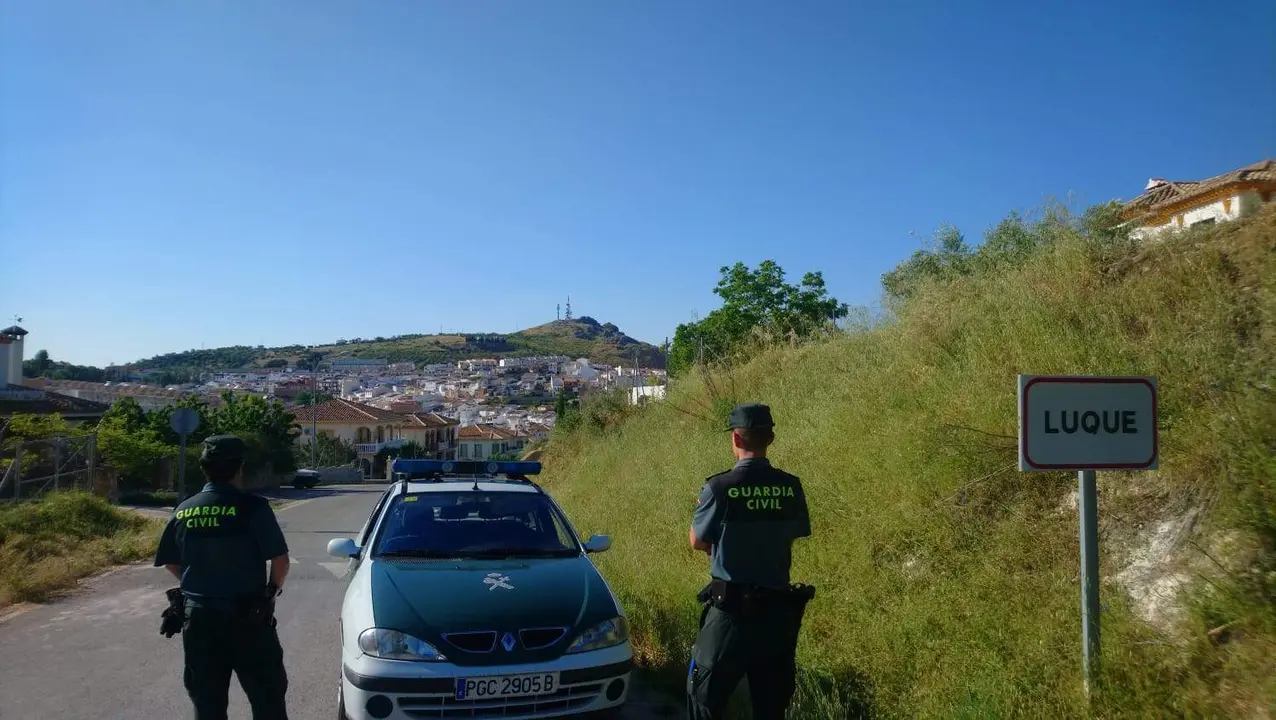 Una patrulla de la Guardia civil a la entrada de Luque