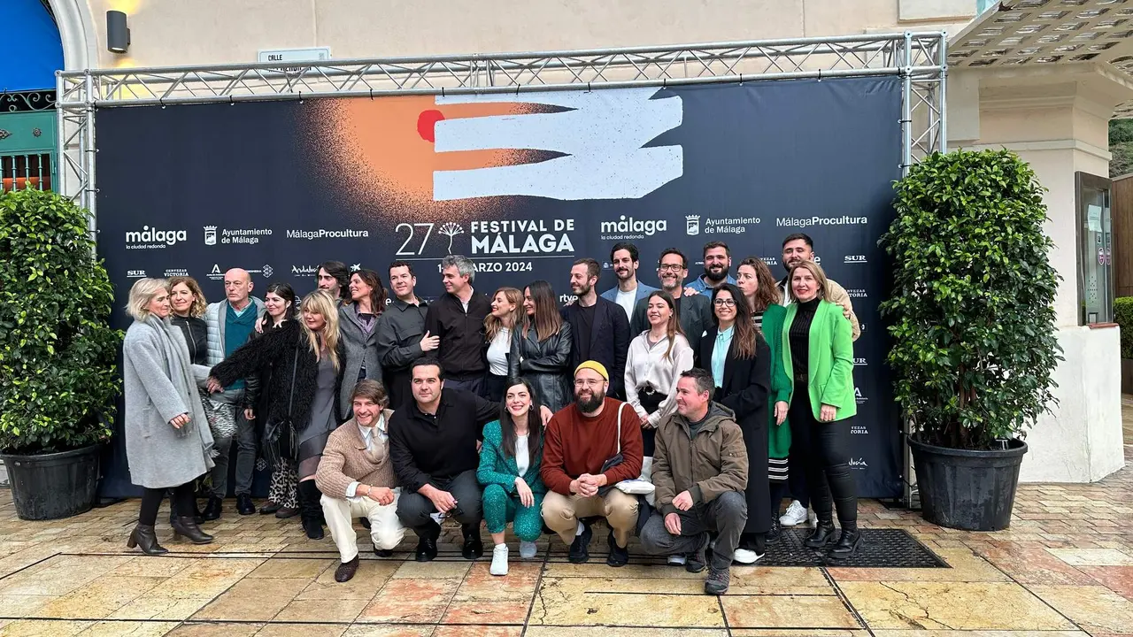 Equipo de 'Solos en la noche' durante la presentación en Málaga