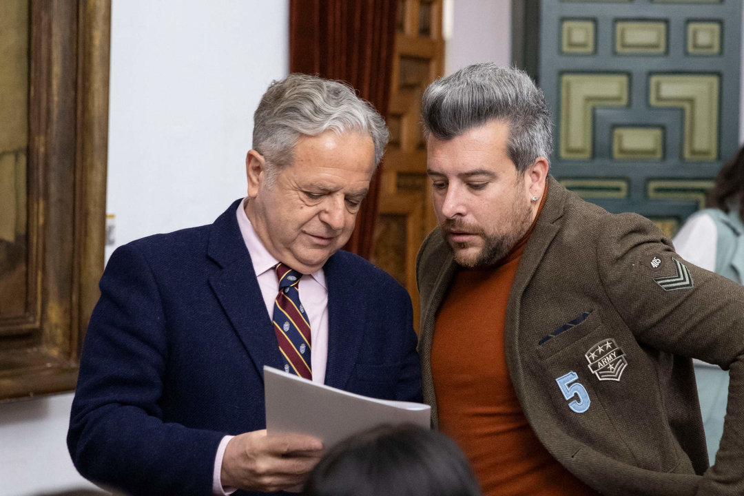 El alcalde de Palenciana y el presidente de la Diputación Provincial tras la firma del acuerdo