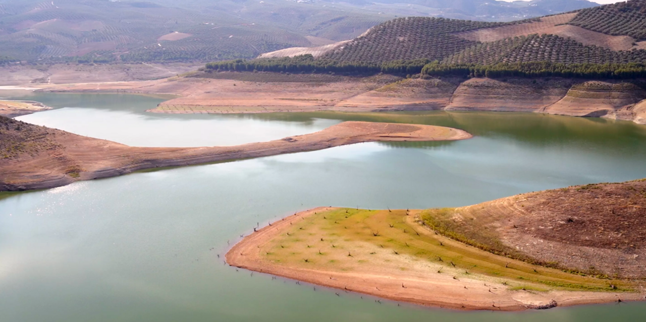 Una imagen reciente del Pantano de Izn&aacute;jar. FOTO: Subb&eacute;ticaHoy