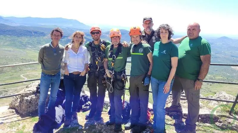 Equipo que realiza la repoblación en la zona del Picacho de Cabra