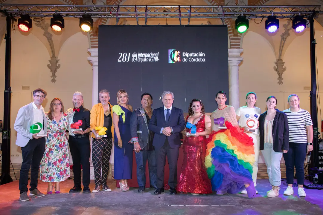 Premiados y autoridades en la Gala de entrega de los premios 'Ser quien soy 2024''