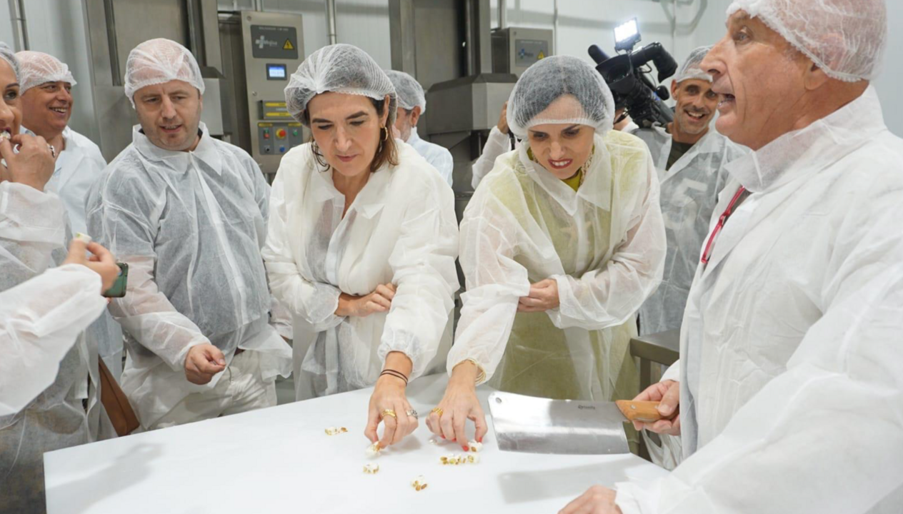 Un momento de la visita de la Consejera a la empresa "Sabor a España"