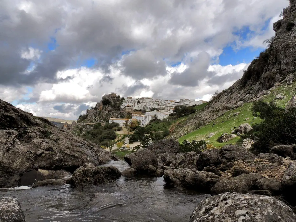 Ca&ntilde;&oacute;n del R&iacute;o Bail&oacute;n a su llegada a Zuheros. (Archivo)