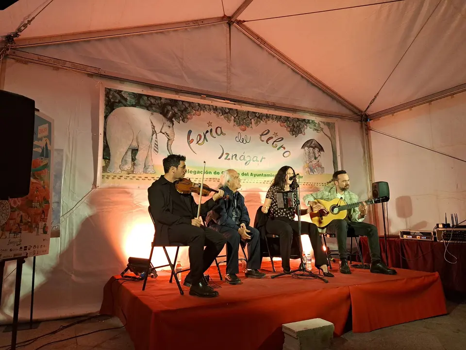 Palabra, música y emoción en la XXI Feria del Libro de Iznájar