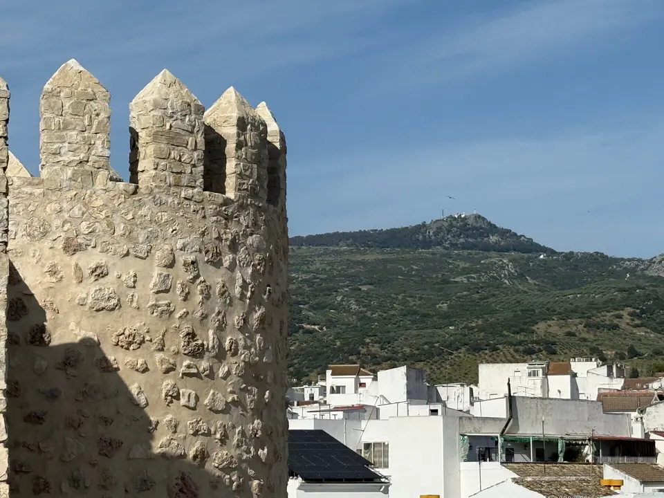 Vista de la muralla en el barrio de la Villa de Cabra