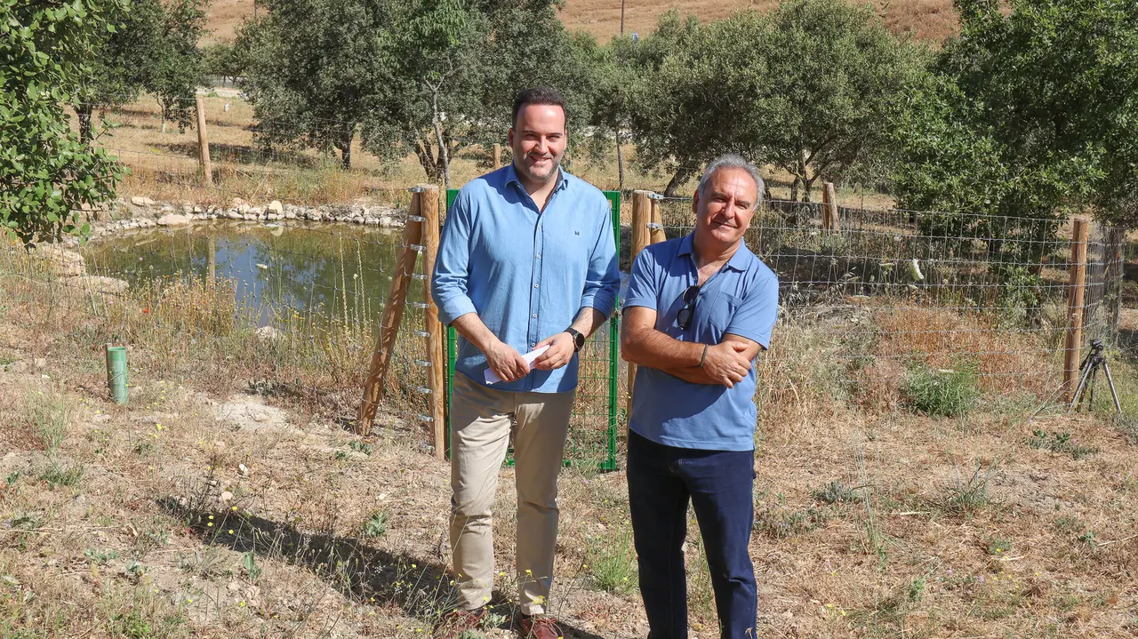 Juan Ram&oacute;n Valdivia, presidente de la Mancomunidad y Julian Garc&iacute;a, presidente de la Junta Rectora del Parque Natural, presentan las &uacute;ltimas acciones del Plan de Sostenibilidad Turística en Destino