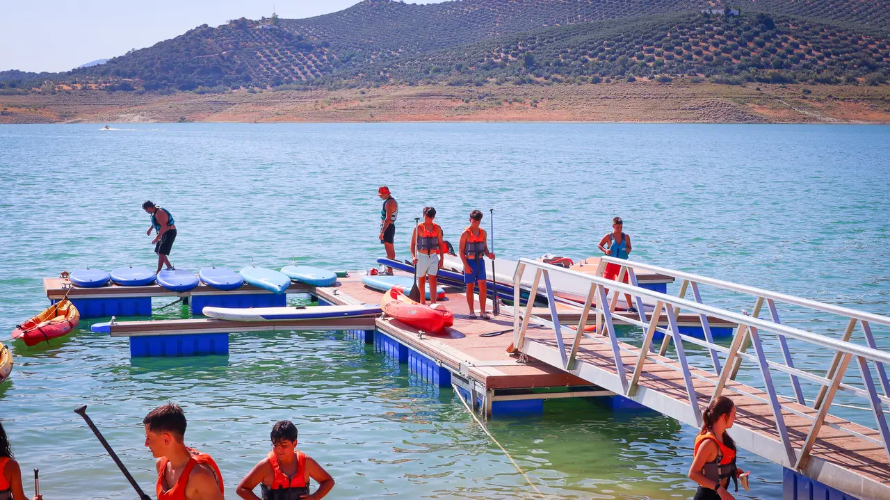 Actividades náuticas pantalán Pantano de Iznájar en Rute-01