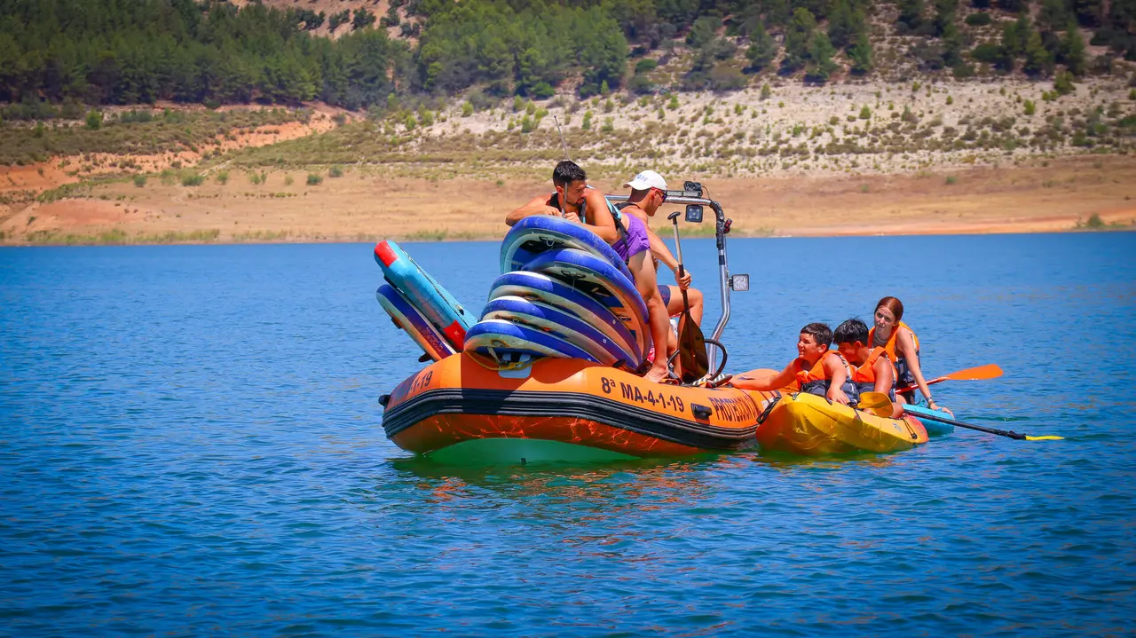 Actividades náuticas pantalán Pantano de Iznájar en Rute-40