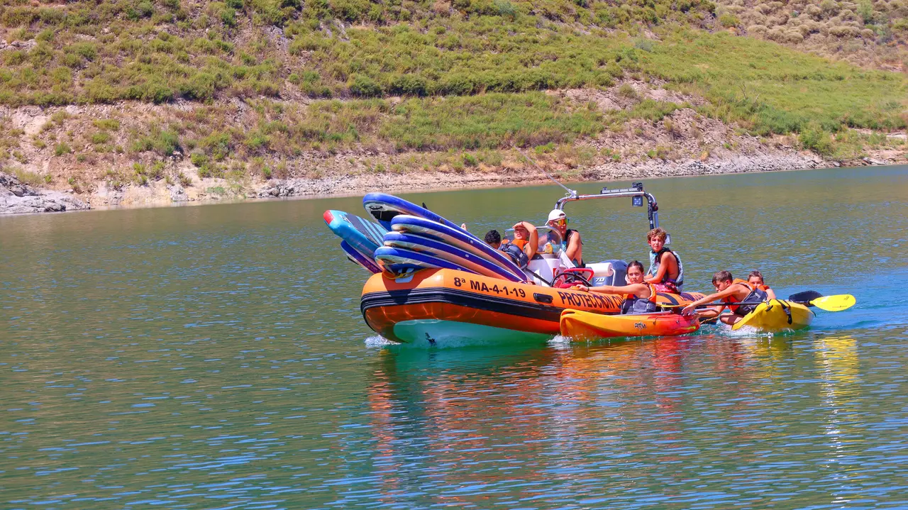 Actividades náuticas pantalán Pantano de Iznájar en Rute-54