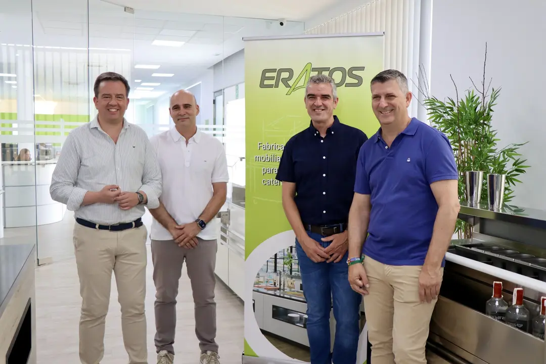 Los propietarios de la firma lucentina Eratos junto al alcalde de Lucena y presidente de GDR, Aurelio Fern&aacute;ndez y el delegado territorial, Francisco Acosta