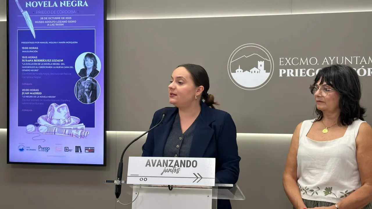 Jezabel Ram&iacute;rez Soriano, presidenta del &Aacute;rea de Cultura, acompa&ntilde;ada por Lola Corpas, concejala de Bibliotecas.