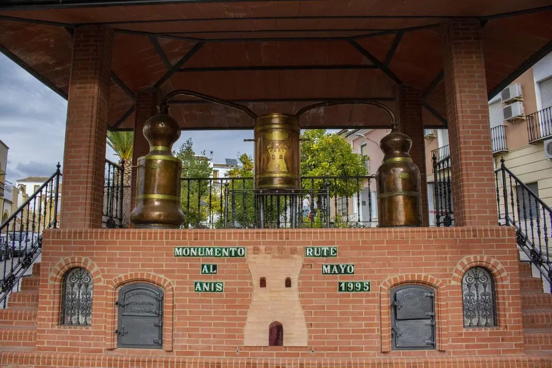 Monumento al an&iacute;s de Rute. (Imagen: Turismo de la Subb&eacute;tica).