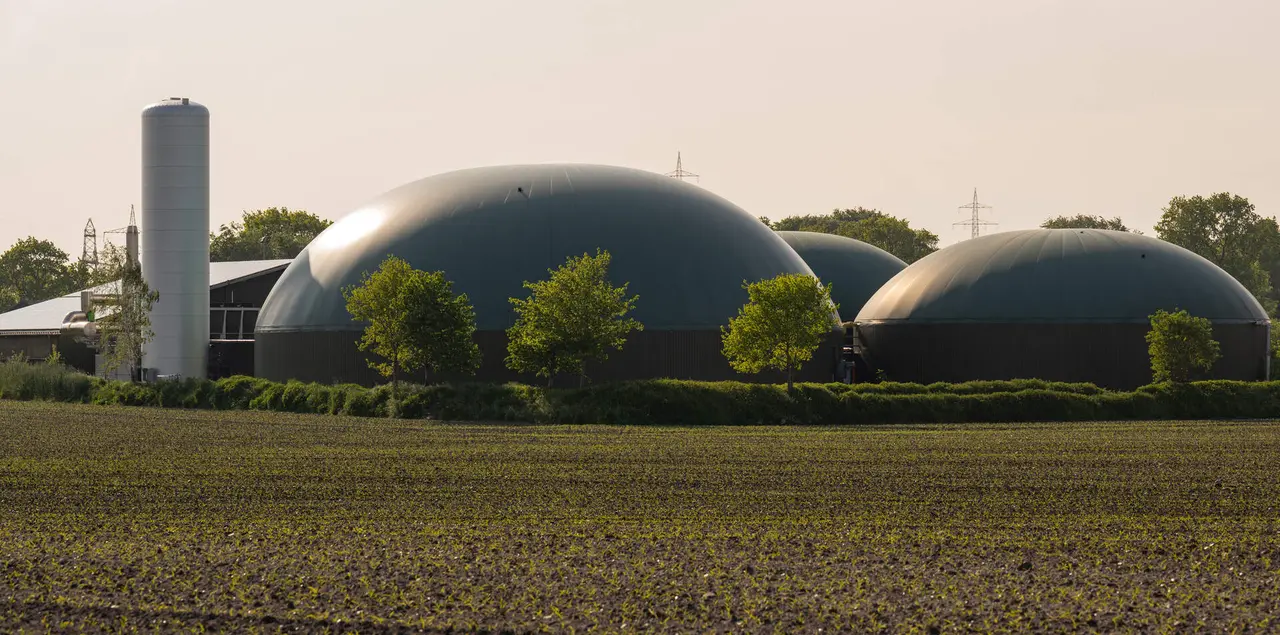 Imagen de archivo de una planta de biogas para la generacion de energ&iacute;a / Freepik.