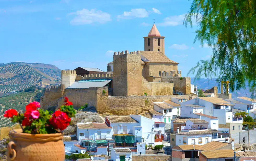 Castillo de Izn&aacute;jar (s.VIII). / Imagen: Agbarroso.