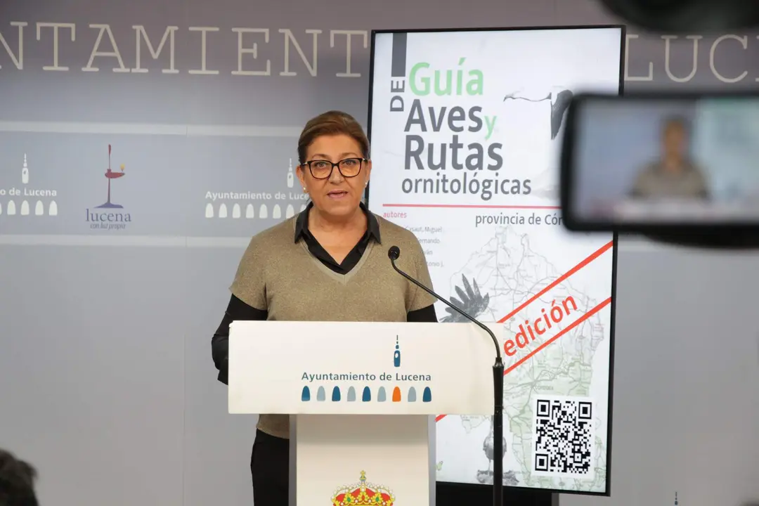 La edil Charo Valverde presenta la segunda edici&oacute;n de la Gu&iacute;a de Aves y Rutas Ornitol&oacute;gicas de la Provincia de C&oacute;rdoba.