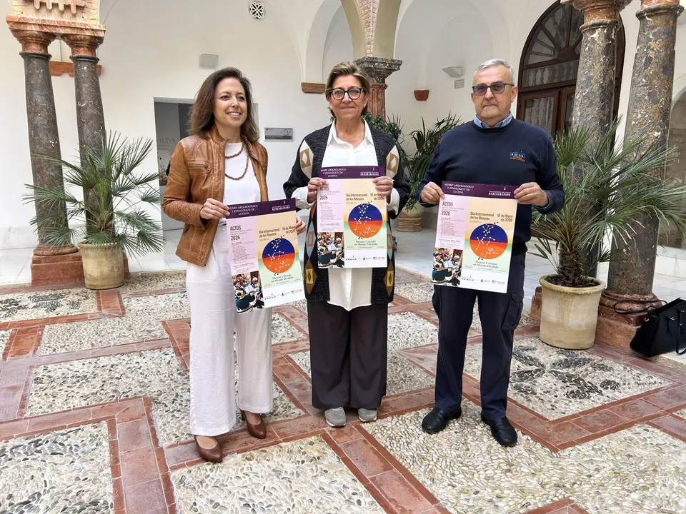 Mamen Galindo, Charo Valverde y Daniel Botella durante la presentaci&oacute;n de este paquete de actividades en torno al D&iacute;a Internacional de los Museos.