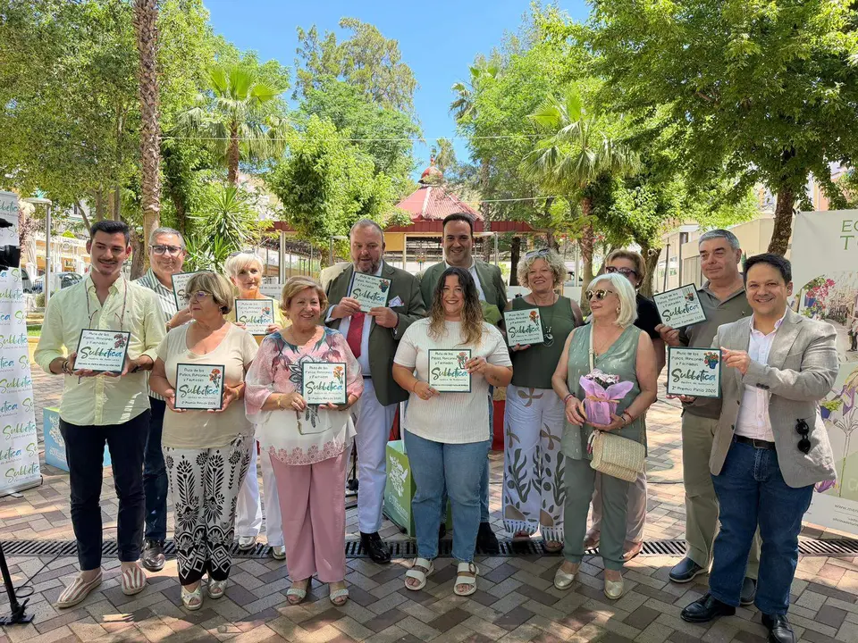 Foto de familia con los premiados de la presente edici&oacute;n.
