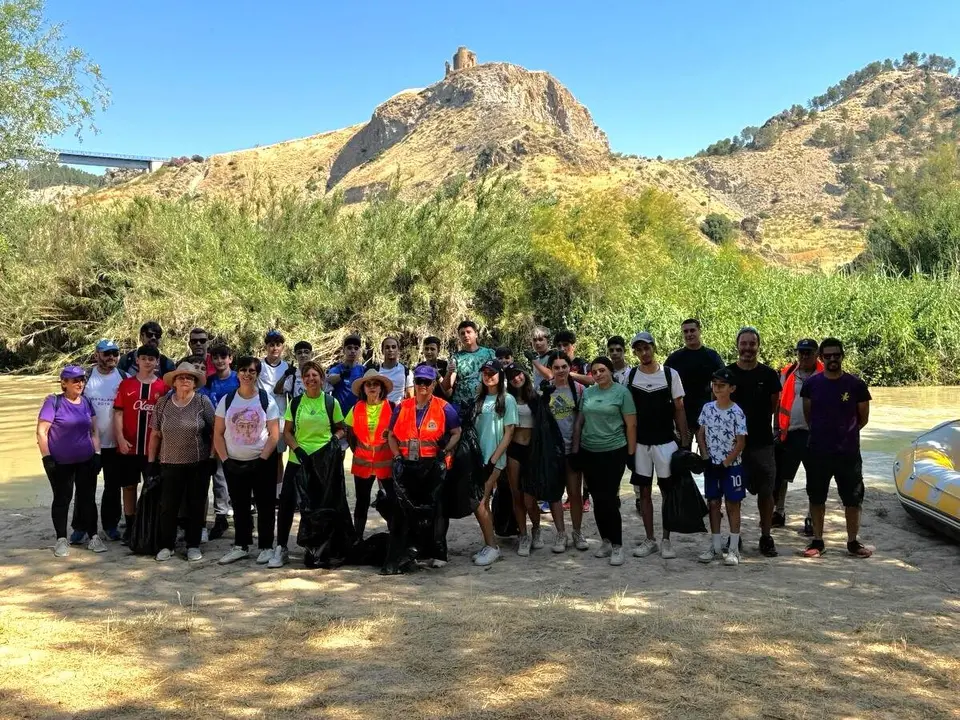 Foto inicio actividad jornada de limpieza con autoridades